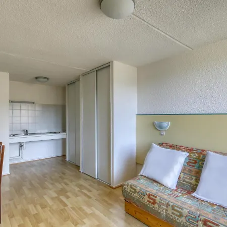 Vacanceole - Le Domaine De Confolant Apartment *